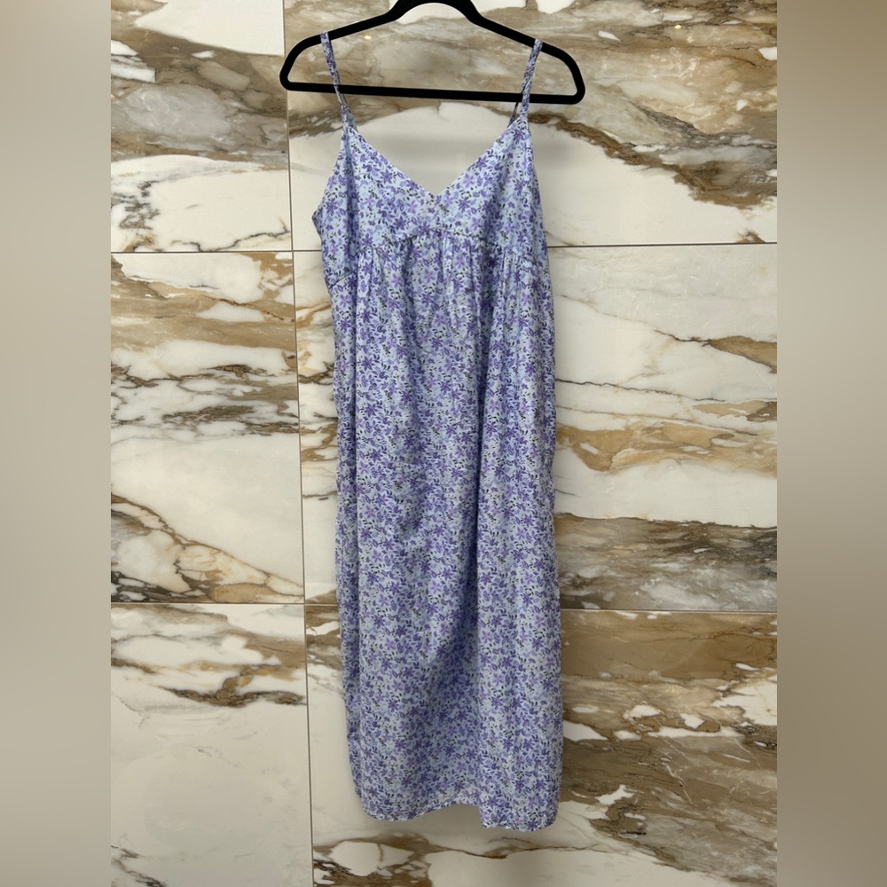 Beautiful Baby Blue Xirena lightweight Dress size M